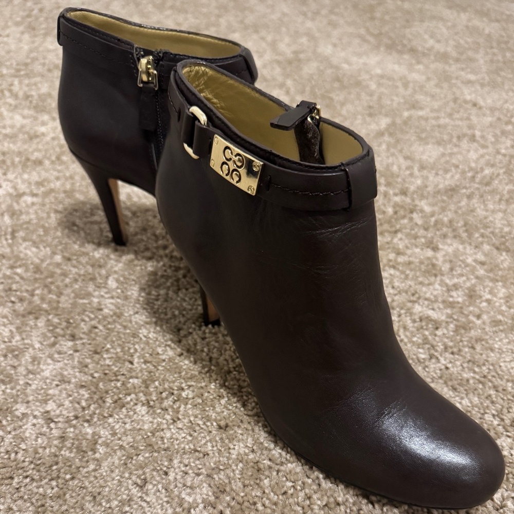 Brown Leather Coach Bianca Ankle Boots Size 8B. Shiny Gold Hardware